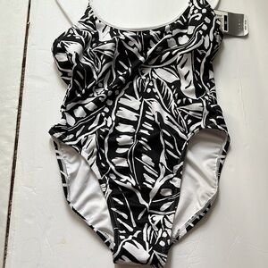 Nike Polyester Lycra spandex blend One Piece swimsuit Size 10 NWT U Back